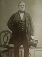 Photo CDV Charavet à Paris - Homme, En Pied Haut De Forme à La Main, Second Empire, Ca 1860 L680A - Alte (vor 1900)
