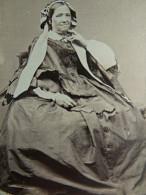 Photo CDV Garcin Et  Nardy à Lyon -  Femme, Coiffe, Robe Crinoline, Second Empire, Ca 1860 L680A - Alte (vor 1900)