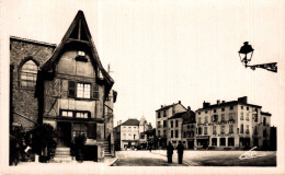 K1905 -  ROANNE - D42 - Place Du Château - Roanne
