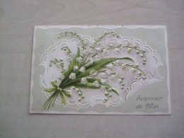 Carte Postale Ancienne En Relief MUGUET Souvenir De Mai - Fleurs