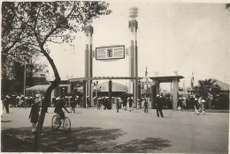 VIETNAM , INDOCHINE , HUE  PORTE DE LA  FOIRE EN 1936 - Asia