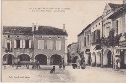 Labastide D'Armagnac, Un Coin De La Place, Les Arceaux - Autres & Non Classés