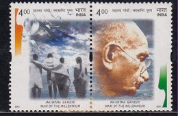 India MNH 2001, Se-tenent Of 2, Gandhi, Man Of Millennium, (cond., Partial Paper Stuck) - Nuovi