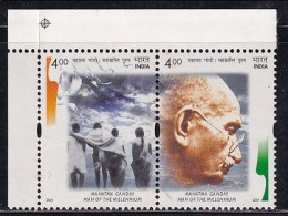 India MNH 2001, Se-tenent Of 2, Gandhi, Man Of Millennium, Cond., Few Brown Spots - Ungebraucht