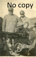 PHOTO FRANCAISE - POILUS A L'EXERCICE A LA MITRAILLEUSE A LA CLAON PRES DE NEUVILLY EN ARGONNE MEUSE - GUERRE 1914 1918 - Guerra, Militari