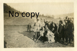 PHOTO FRANCAISE - POILUS A L'EXERCICE A LA MITRAILLEUSE A LA CLAON PRES DE NEUVILLY EN ARGONNE MEUSE - GUERRE 1914 1918 - Guerre, Militaire