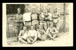 Carte Photo Miltaire Soldats Du 18eme R. I.10eme Cie 2eme Section Au Camp De Souge Gironde ( Format 9cm X 14cm ) - Regimientos