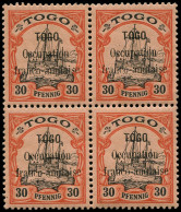 ** TOGO - Poste - 27a, Bloc De 4 Dont 2ex. "o" étroit: 30fp. Rouge Et Noir S. Saumon - Unused Stamps