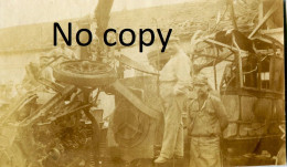 PHOTO FRANCAISE -  BOMBARDEMENT DE COMPIEGNE EN 1915 OISE - CAMIONS DETRUITS AUX ABATTOIRS - GUERRE 1914 1918 - Krieg, Militär