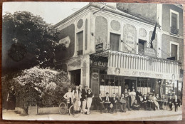 Superbe Carte Photo - Café Restaurant Du Commerce - Très Animée Bicyclette Enseigne Vers 1900 / 1910 - Villeneuve Le Roi