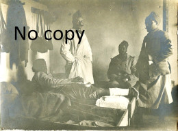 PHOTO FRANCAISE - SOLDATS AFRICAINS A L'INFIRMERIE DE HARAUCOURT PRES CREVIC - NANCY MEURTHE ET MOSELLE GUERRE 1914 1918 - Guerre, Militaire