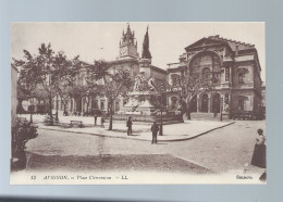 CPA - 84 - Avignon - Place Clémenceau - Animée - Non Circulée - Avignon