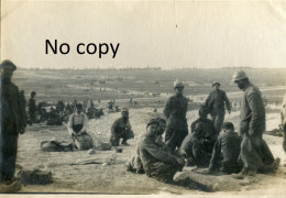 PHOTO FRANCAISE - POILUS EN CANTONNEMENT EN PLEIN AIR A BUSSY LE CHATEAU PRES DE LA CHEPPE MARNE GUERRE 1914 1918 - Guerre, Militaire