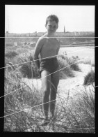Orig. XL Foto 60er Jahre Portrait Süßer Junge Am Strand, Cute Boy On The Beach, Portrait, Beach Fashion - Personnes Anonymes