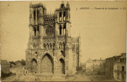 CPA (Somme) AMIENS - Façade De La Cathédrale - Amiens