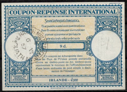 IRLANDE IRELAND ÉIRE  Lo16u  9d. International Reply Coupon Reponse Antwortschein IRC IAS O RAEDH MHUIRBHTEAN A'CLIATH - Postal Stationery