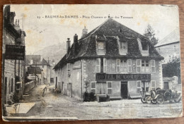 Baume-les-Dames - Place Chamars Et Rue Des Terreaux - Hôtel Du Commerce Voitures Anciennes - Enseignes - 15/01/1912 - Baume Les Dames