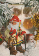 PÈRE NOËL NOËL Fêtes Voeux Vintage Carte Postale CPSM #PAK050.A - Santa Claus