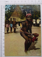 Africa In Pictures - Dancing Girl With A Scarf --- Afrique En Couleurs - La Danseuse Au Mouchoir - Kenia