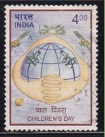 Used Childrens Day 2001 India, Globe, Hand, Space Satellite, Technology, Saturn Astronomy Planet, - Gebruikt