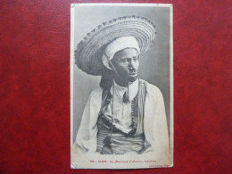 F23 - Algérie - Alger - Un Marchand D'Articles Indigènes - Edition Leroux - 1905 - Femmes