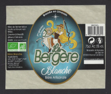 Etiquette De Bière Blanche  -  La Bergère  -  Brasserie De Bel Air  à  Saint Bonnet De Bellac  (87) - Cerveza