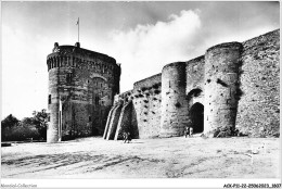 ACKP11-22-0901 - DINAN - Château De La Duchesse Anne - La Porte Du Guichet - Le Donjon - Dinan