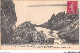 ADQP10-29-1000 - POINTE DU RAZ - La Baie Des Trépassés Et La Pointe Du Van - Vues à Travers Les Rochers - La Pointe Du Raz