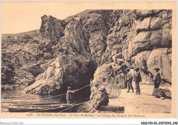 ADQP10-29-0989 - POINTE DU RAZ - Le Port De Bestrée - Le Refuge Des Barques Des Pêcheurs - La Pointe Du Raz