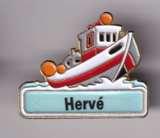 Pin's  Bateau De Pêche Prénom Hervé Réf 8515 - Barche