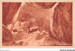 ADQP5-29-0434 - HUELGOAT - Intérieur De La Grotte D'artus - Châteaulin