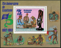 Guinea Bissau C43, MNH. Mi 622 Bl.215A. Scouts Movement-75, 1982. Playing Chess. - Guinea (1958-...)