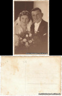 Ansichtskarte  Brautpaar Portriait Mit Schleier Und Blumen 1940 - Couples