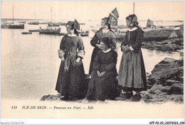 AFFP2-29-0134 - ILE DE SEIN - Femmes Au Port - Ile De Sein