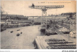 AFFP11-29-0957 - BREST - La Grue électrique Et Le Port De Guerre  - Brest