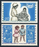 Malagasy C81-C82,hinged.Mi 536-537. Cooperation Year ICY-1965.Child Care Scenes. - Madagaskar (1960-...)