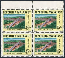 Malagasy 524 Block/4,MNH.Michel 740. Sofia Bridge, 1975. - Madagaskar (1960-...)
