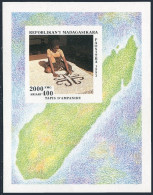 Malagasy 1247H Imperf Sheet,MNH. Michel Bl.255. Ampanihi Tapestry, 1994. - Madagaskar (1960-...)