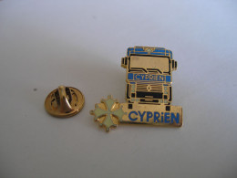 Camion RENAULT CYPRIEN - Transports