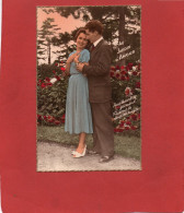 COUPLE D'AMOUREUX----Au Jardin D'Amour---voir 2 Scans - Couples