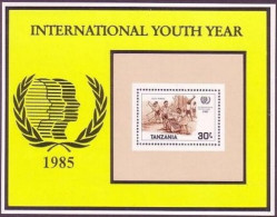 Tanzania 294,MNH.Michel 292 Bl.48. Youth Year IYY-1985.Agriculture.  - Tansania (1964-...)