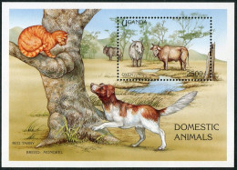 Uganda 1368,MNH.Michel Bl.241. Domestic Animals,1995.Oxen,dog,cat. - Oeganda (1962-...)