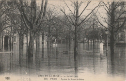 PARIS  DEPART   CRUE DE LA  SEINE 1910   29  JANVIER    SQUARE  DU  COURS  - LA -  REINE - Alluvioni Del 1910
