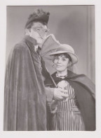 Man And Woman Pose With Funny Carnival Costumes, Portrait, Vintage Orig Photo 8.7x12cm. (1153) - Personas Anónimos