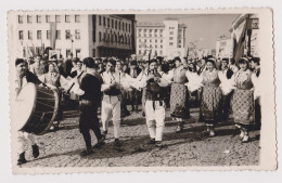 Bulgaria Bulgarian Traditional Orchestra With Bagpiper, Bagpipe, Bagpipes, Scene, Vintage Orig Photo 13.7x8.4cm. (221) - Personas Anónimos