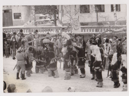 Bulgaria Bulgarian Traditional Mummers, Mummer, On Street Parade, Scene, Vintage Orig Photo 12.8x9cm. (264) - Personas Anónimos