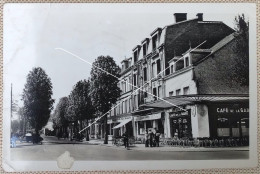 CHARLEVILLE 08FR Place Et Café De La Gare CP Réant édit Photo Véritable Postée En 1958 - Charleville