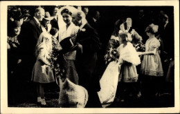 Photo CPA Adel Niederlande, Prinzessinnen Beatrix Und Irene Als Brautjungfern 1946 - Koninklijke Families