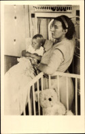 Photo CPA Juliana Der Niederlande Mit Tochter, Teddy, Puppe, 1940 - Royal Families