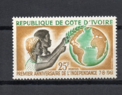 COTE D'IVOIRE N° 192   NEUF SANS CHARNIERE COTE 1.00€    INDEPENDANCE - Côte D'Ivoire (1960-...)